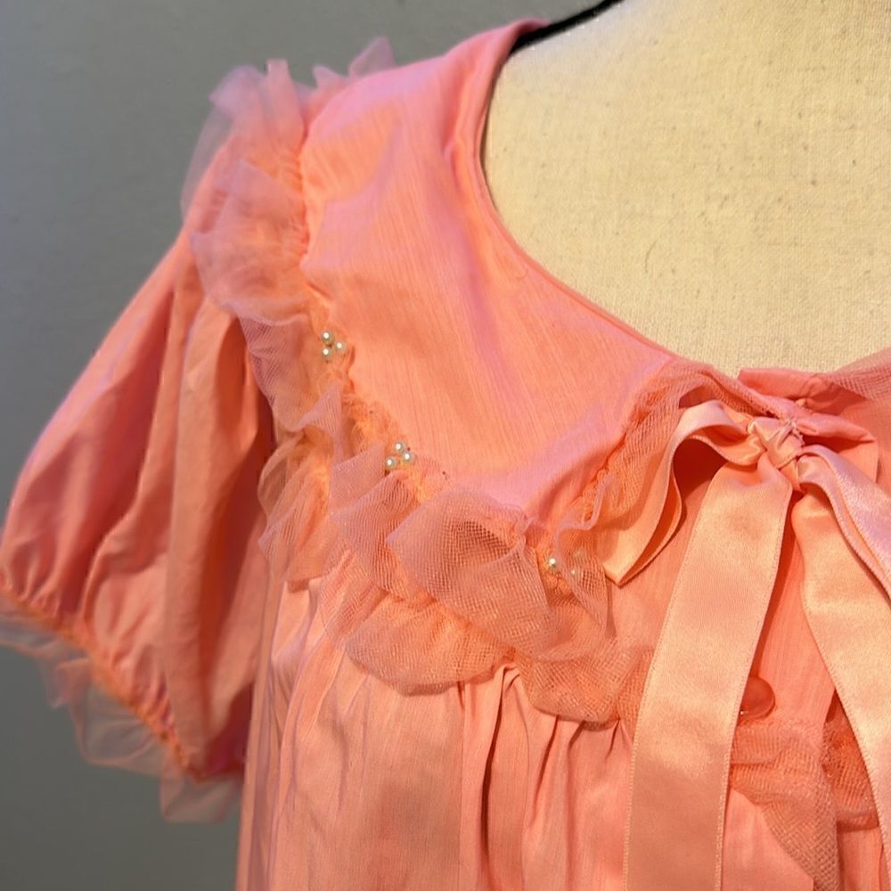 Vintage charmode women’s peach nightgown size 36 M - Picture 3 of 8